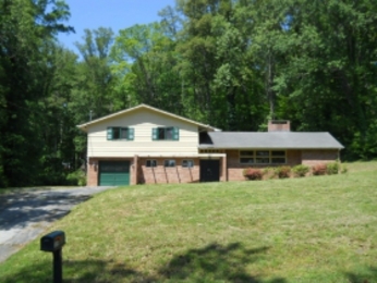225 Iroquois Rd, Oak Ridge, TN 37830 