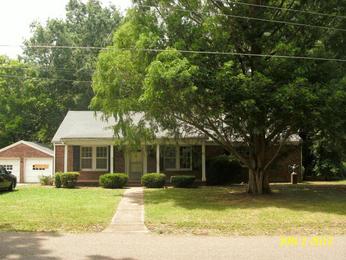 306 Flowers St, Kenton, TN 38233 