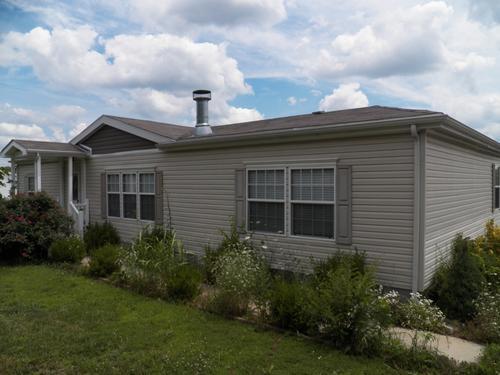 1024 LAUDERDALE LN, Bethpage, TN 37022 