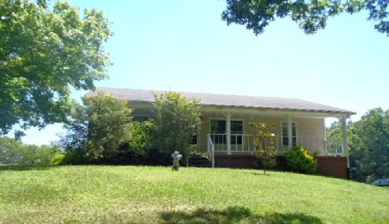 3264 Marthas Chapel Road, Cunningham, TN 37052 