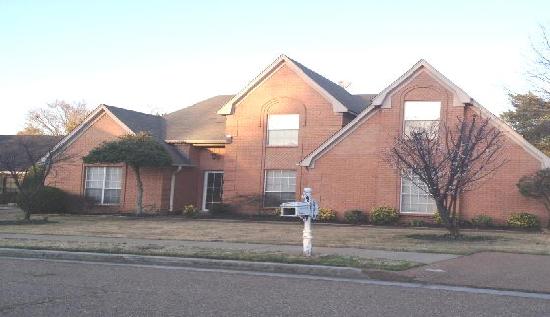 5378 Lake Village Drive, Memphis, TN 38125 