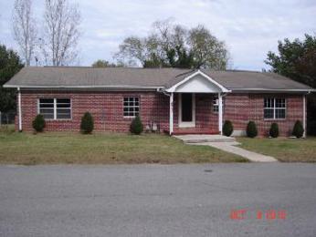 623 Reeves St, Lenoir City, TN 37771 