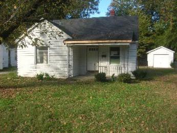 1055 E Walthal Cir, Memphis, TN 38111 