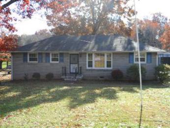 916 Woods Lake Dr, Madison, TN 37115 