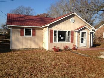 624 Georgia Avenue S, Parsons, TN 38363 