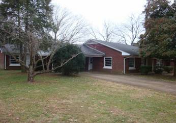 242 Parkes Ave, Lawrenceburg, TN 38464 