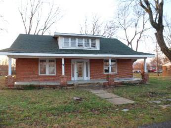 39 Railroad St, Mc Ewen, TN 37101 