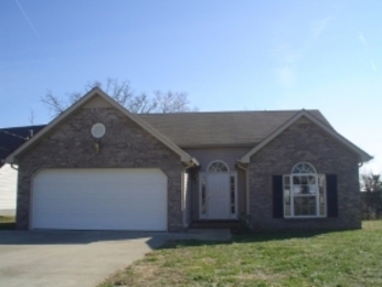 358 Clearlake Dr, La Vergne, TN 37086 