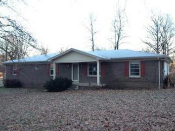 1040 Forrest Dr, Westmoreland, TN 37186 