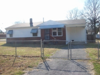 5005 Newton Dr, Memphis, TN 38109 