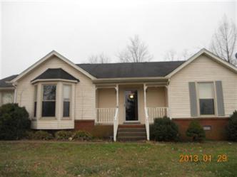 843 College St, Portland, TN 37148 