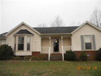 843 College St, Portland, TN 37148 