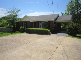 1566 E Chester St, Jackson, TN 38301 