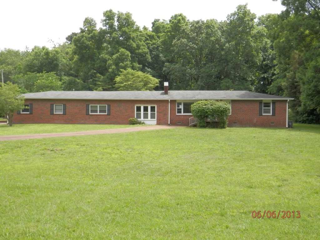 3324 Church Street, Burns, TN 37029 