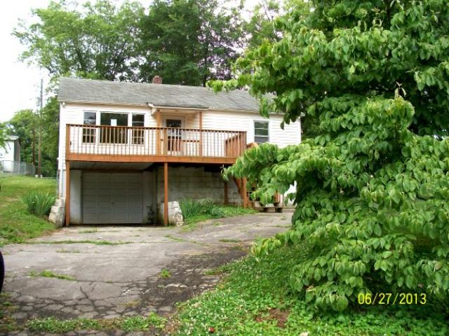 2506 E Clark Ave, Maryville, TN 37804 