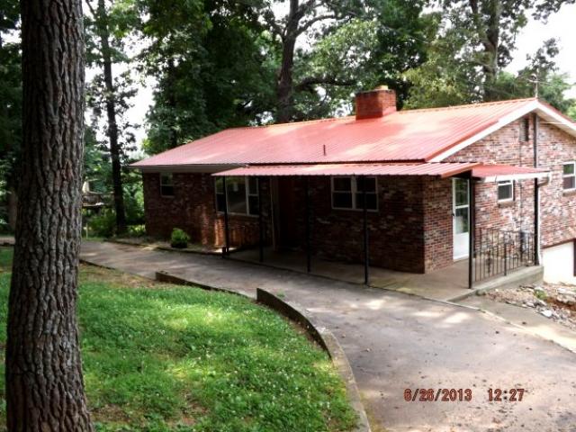 2906 Glenn Rd, Louisville, TN 37777 