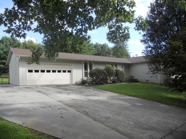 1512 Moorgate Dr, Knoxville, TN 37922 