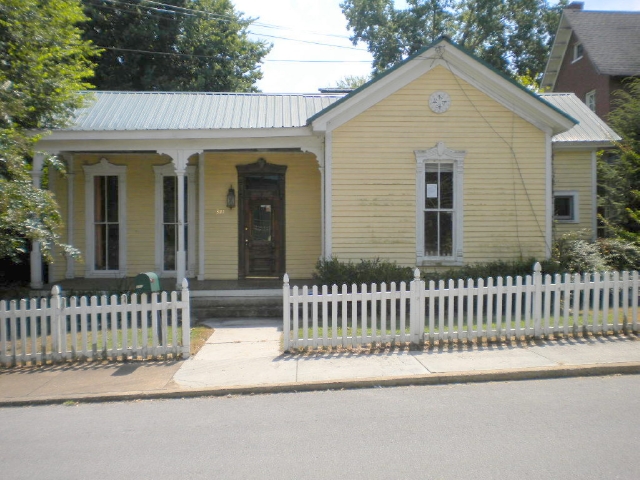 321 W 9th St, Columbia, TN 38401 