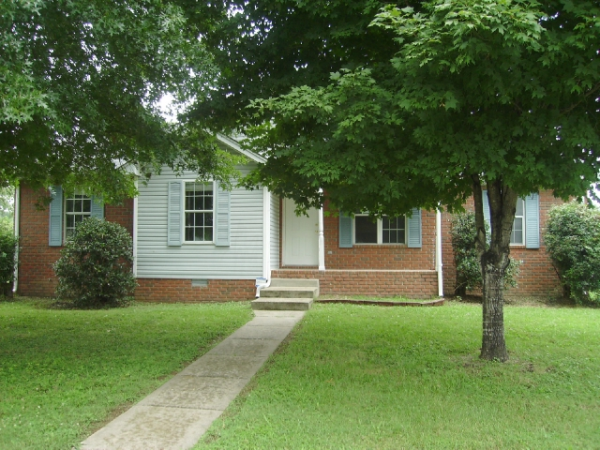 2100 Riverway Dr, Old Hickory, TN 37138 