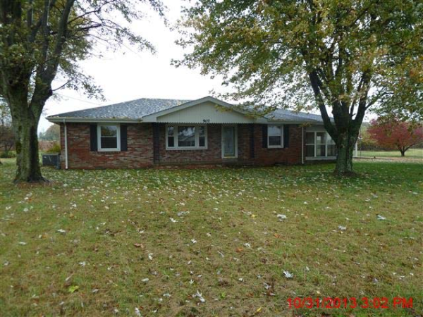 907 Days Rd, Lafayette, TN 37083 