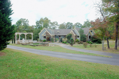 684 Randolph Rd, Crossville, TN 38571 