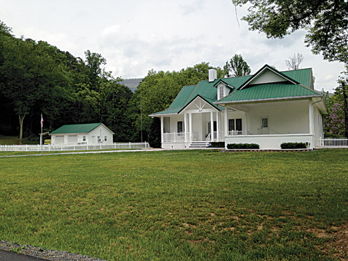 2835 Bogard Rd, Cosby, TN 37722 