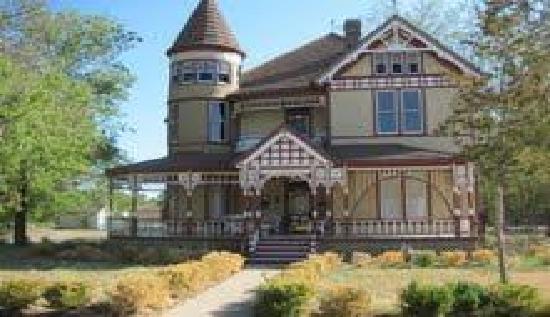 603 West Bonham Street, Ladonia, TX 75449 