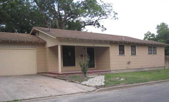 600 N Market St, Hallettsville, TX 77964 