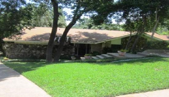 3334 Shady Hollow Court, Dallas, TX 75233 