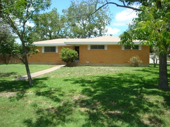 416 W Davilla St, Bartlett, TX 76511 