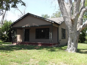 503 N Penn St, Flatonia, TX 78941 