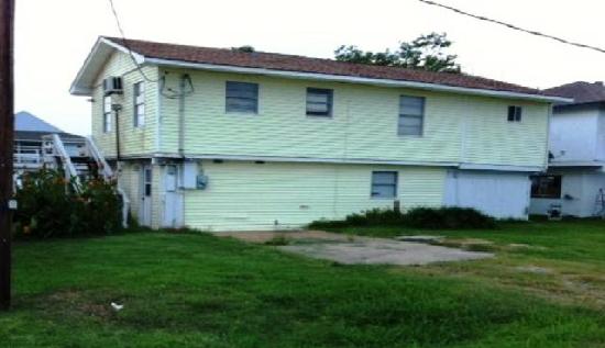 107 Crows Nest Road, Freeport, TX 77541 