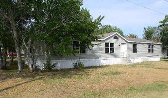 413 Illinois St, Bloomington, TX 77951 