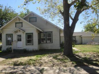 400 Clark Street, Italy, TX 76651 