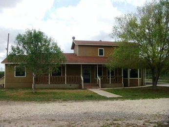 185 Uvalde Estates Dr, Uvalde, TX 78801 