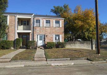 5752 Maple Hill Dr, Houston, TX 77088 