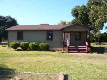 6333 Val St, Groves, TX 77619 