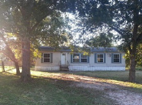 139 8th St North, Blessing, TX 77419 