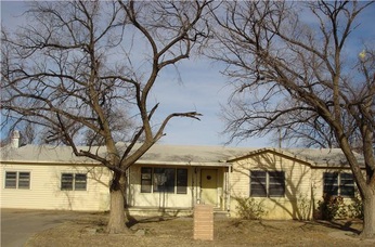 1914 W 18th St, Plainview, TX 79072 