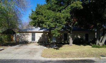 6833 John Dr, Richland Hills, TX 76118 