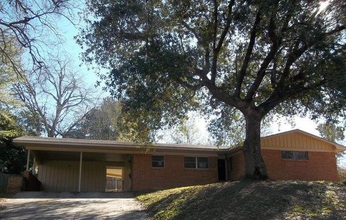 510 N Live Oak St, Gladewater, TX 75647 