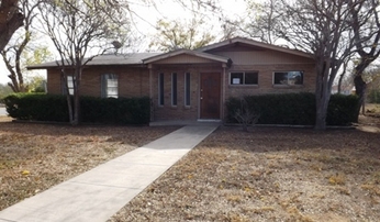 303 W Lake St, Crystal City, TX 78839 