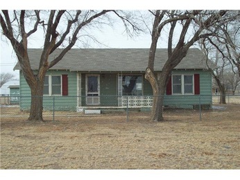 702 S 1st St, Vega, TX 79092 