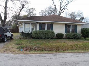 2215 Woodrow Drive, Port Arthur, TX 77642 