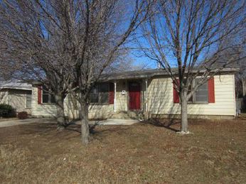 6601 Onyx Drive N, Haltom City, TX 76180 
