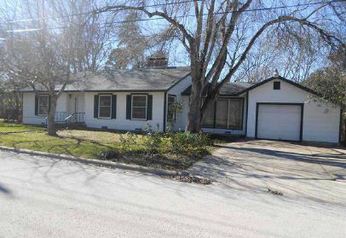 1624 Avenue P, Huntsville, TX 77340 