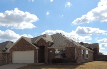 5700 Valley Stream Way, Fort Worth, TX 76244 