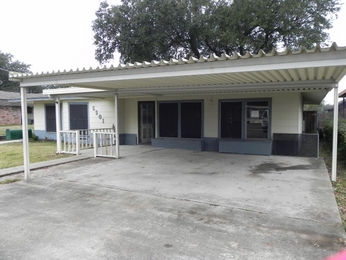 5501 Baird St, Groves, TX 77619 