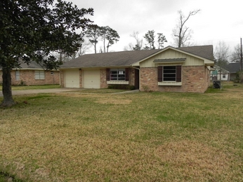 138 Woodlawn Dr, Sour Lake, TX 77659 