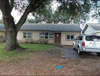 2250 1st St, Port Neches, TX 77651 